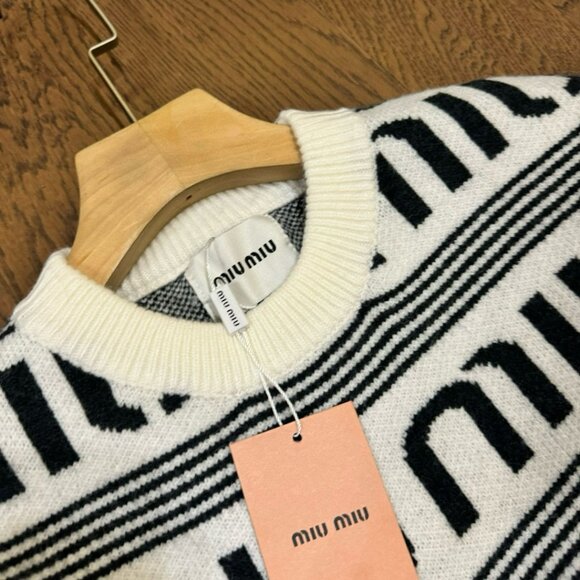Miu Miu logo print round neck sweater - Picture 3 of 5